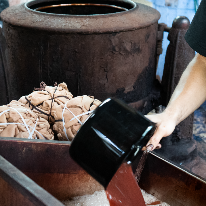 Dyeing process with bucket and leather pieces